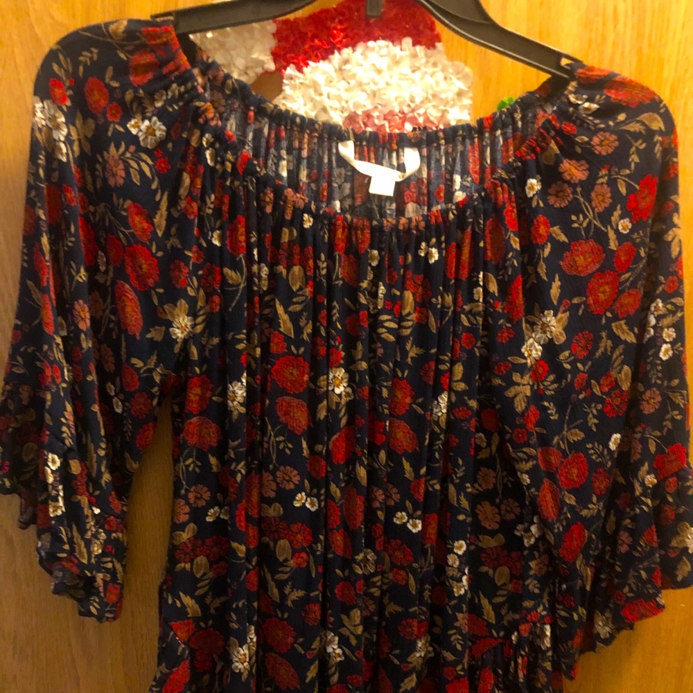 Never worn❤️Cute little peasant top🥰